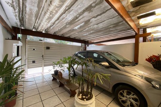Garagem de casa para alugar com 3 quartos, 185m² em Jardim Peri Peri, São Paulo