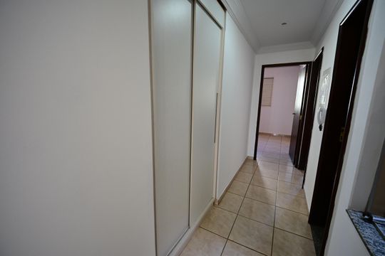 Casa para alugar com 4 quartos, 240m² em Nova Suiça, Goiânia