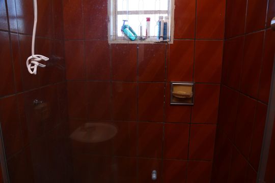 Banheiro -andar superior de casa para alugar com 2 quartos, 75m² em Parque Atheneu, Goiânia