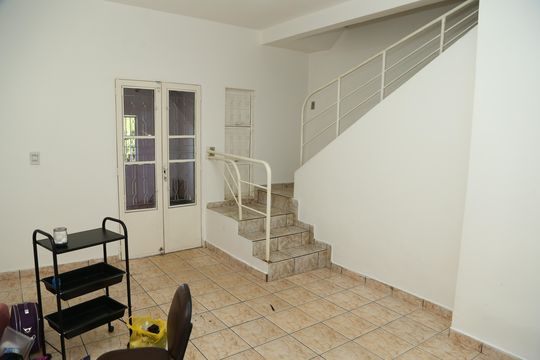 Sala - andar inferior de casa para alugar com 2 quartos, 75m² em Parque Atheneu, Goiânia