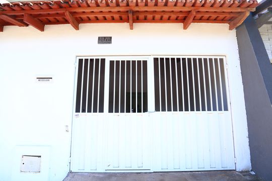 Fachada de casa para alugar com 2 quartos, 75m² em Parque Atheneu, Goiânia