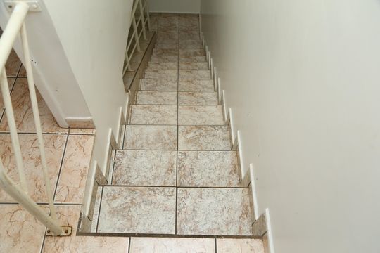 Escada de casa para alugar com 2 quartos, 75m² em Parque Atheneu, Goiânia