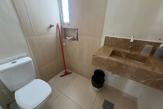 Banheiro Social de apartamento para alugar com 3 quartos, 77m² em Setor Bueno, Goiânia