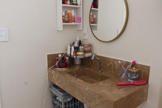 Banheiro da Suíte 1 de apartamento para alugar com 3 quartos, 77m² em Setor Bueno, Goiânia