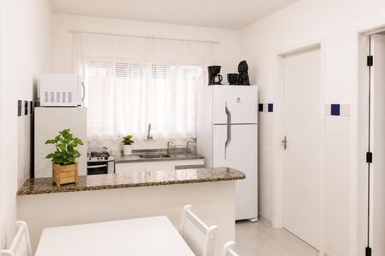 Cozinha de apartamento para alugar com 1 quarto, 35m² em Portão, Curitiba
