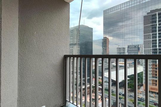 Balcony com vista para a cidade, com uma perspectiva de baixo para cima. de apartamento à venda com 3 quartos, 69m² em Santo Cristo, Rio de Janeiro