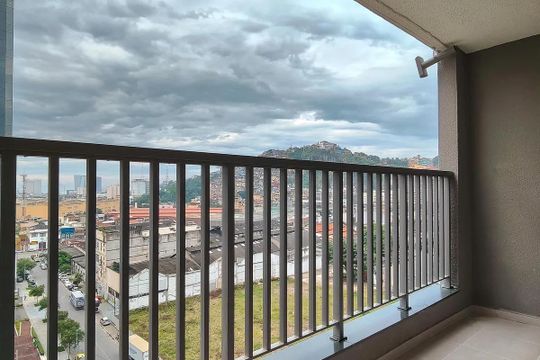 Balcony com vista para a cidade, com um pouco de nuvem e um pouco de sol. de apartamento à venda com 3 quartos, 69m² em Santo Cristo, Rio de Janeiro
