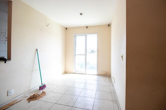 Sala de apartamento à venda com 2 quartos, 55m² em Bonsucesso, Rio de Janeiro