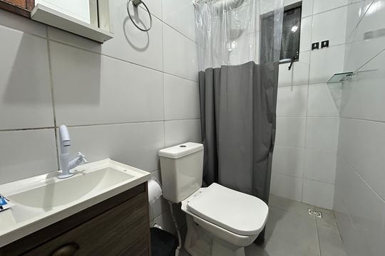 Banheiro de apartamento para alugar com 1 quarto, 35m² em Ribeirão da Ilha, Florianópolis