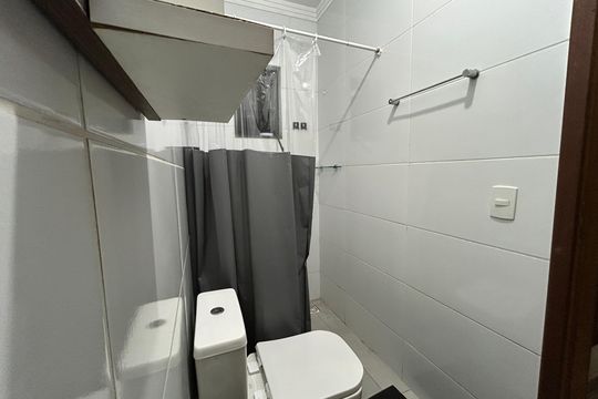 Banheiro de apartamento para alugar com 1 quarto, 35m² em Ribeirão da Ilha, Florianópolis