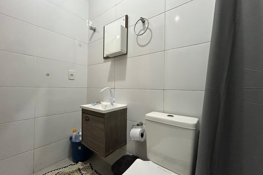 Banheiro de apartamento para alugar com 1 quarto, 35m² em Ribeirão da Ilha, Florianópolis