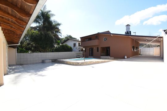 Área externa de casa para alugar com 4 quartos, 330m² em Santo Inácio, Curitiba