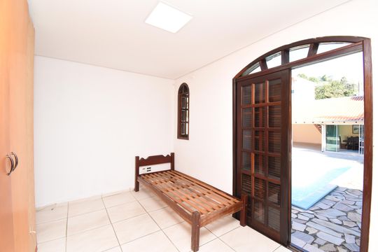 Suíte 2 de casa para alugar com 4 quartos, 330m² em Santo Inácio, Curitiba