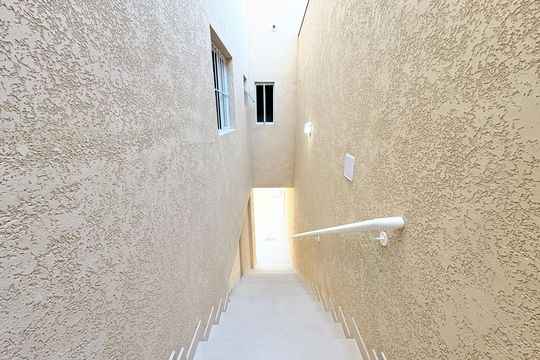 Escada de entrada  de casa de condomínio para alugar com 1 quarto, 60m² em Jardim Mangalot, São Paulo