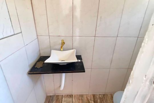 Banheiro de apartamento para alugar com 1 quarto, 42m² em Brás de Pina, Rio de Janeiro