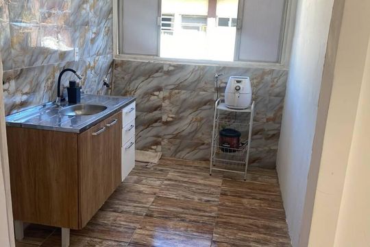 Cozinha de apartamento para alugar com 1 quarto, 42m² em Brás de Pina, Rio de Janeiro