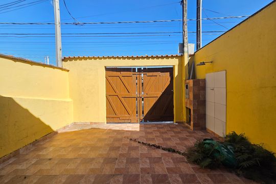 Área externa de casa para alugar com 2 quartos, 78m² em Maracanã, Praia Grande