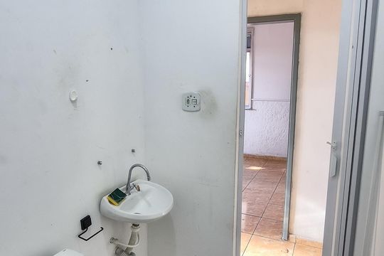 Banheiro de apartamento para alugar com 1 quarto, 70m² em Ramos, Rio de Janeiro
