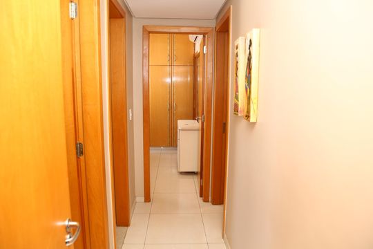Corredor de apartamento à venda com 2 quartos, 87m² em Setor Central, Goiânia