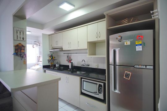 Cozinha de apartamento à venda com 2 quartos, 64m² em Sarandi, Porto Alegre