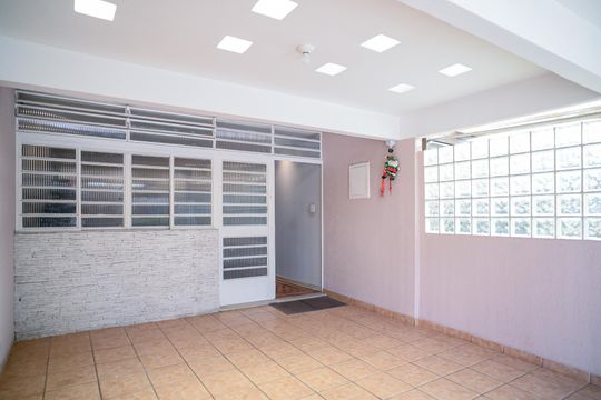Garagem de casa à venda com 3 quartos, 184m² em Vila Gumercindo, São Paulo
