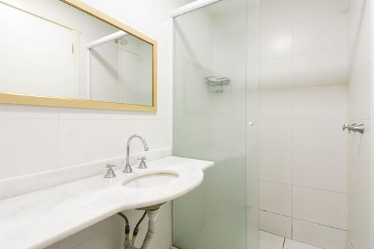 Banheiro da Suíte de apartamento para alugar com 2 quartos, 60m² em Marechal Rondon, Canoas
