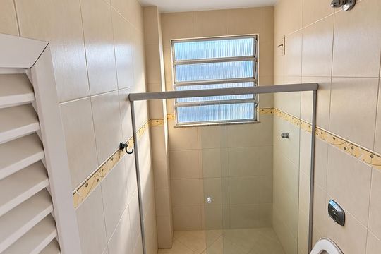 Banheiro de apartamento para alugar com 3 quartos, 126m² em Anchieta, Nilópolis