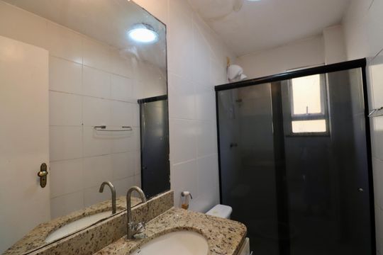 Banheiro de apartamento para alugar com 3 quartos, 75m² em Jardim Placaford, Salvador