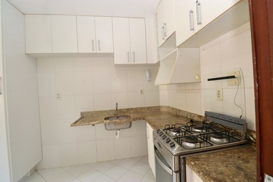 Cozinha de apartamento para alugar com 3 quartos, 75m² em Jardim Placaford, Salvador