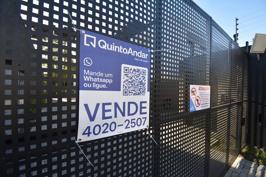 Placa de casa de condomínio à venda com 2 quartos, 126m² em Guabirotuba, Curitiba