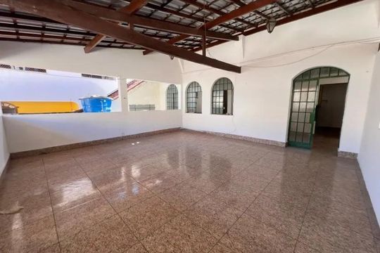 Casa para alugar com 4 quartos, 180m² em Cachoeirinha, Belo Horizonte