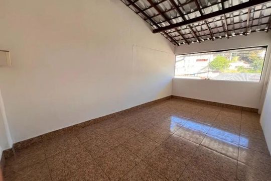 Casa para alugar com 4 quartos, 180m² em Cachoeirinha, Belo Horizonte