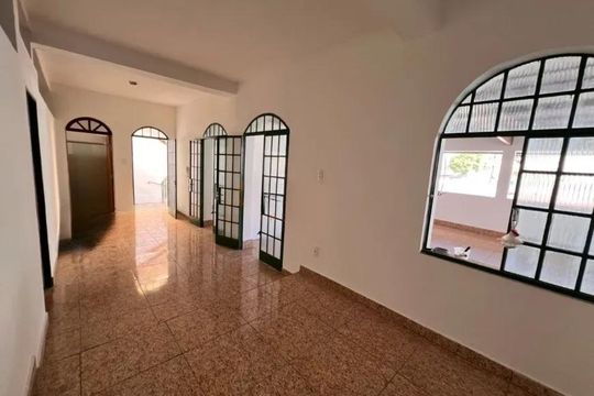 Casa para alugar com 4 quartos, 180m² em Cachoeirinha, Belo Horizonte