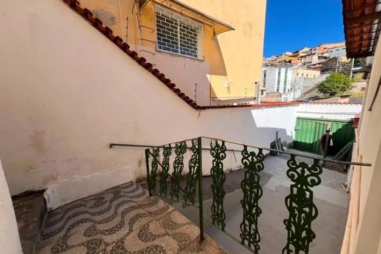 Casa para alugar com 4 quartos, 180m² em Cachoeirinha, Belo Horizonte
