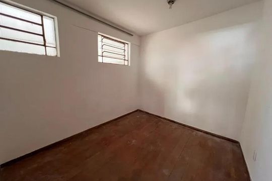 Quarto de casa para alugar com 4 quartos, 180m² em Cachoeirinha, Belo Horizonte