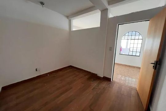 Quarto de casa para alugar com 4 quartos, 180m² em Cachoeirinha, Belo Horizonte