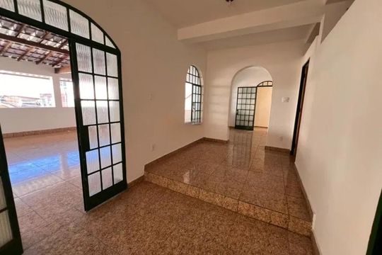 Sala de casa para alugar com 4 quartos, 180m² em Cachoeirinha, Belo Horizonte