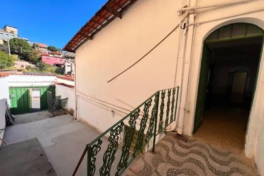 Casa para alugar com 4 quartos, 180m² em Cachoeirinha, Belo Horizonte