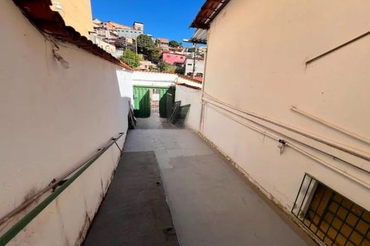 Casa para alugar com 4 quartos, 180m² em Cachoeirinha, Belo Horizonte