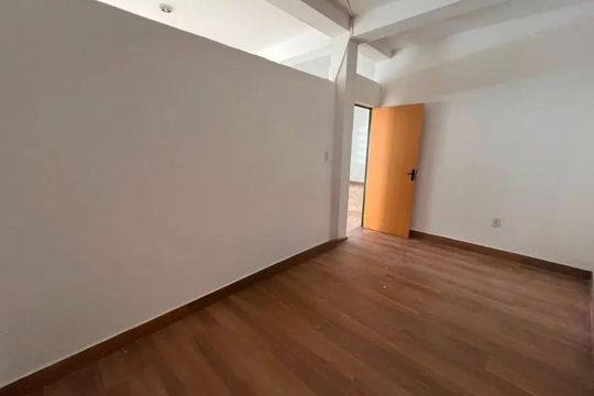 Casa para alugar com 4 quartos, 180m² em Cachoeirinha, Belo Horizonte