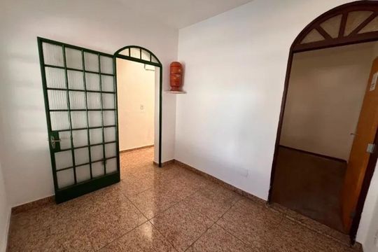 Sala de casa para alugar com 4 quartos, 180m² em Cachoeirinha, Belo Horizonte