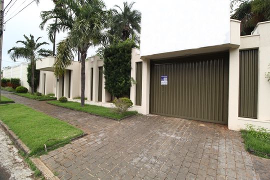 Fachada de casa para alugar com 5 quartos, 600m² em Cidade Jardim, Uberlândia