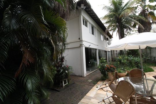 Quintal / Jardim de casa para alugar com 5 quartos, 600m² em Cidade Jardim, Uberlândia