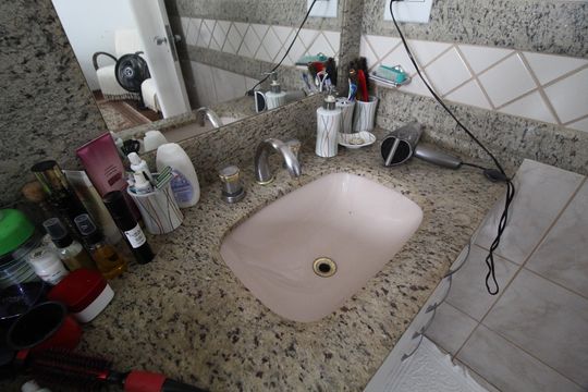 Banheiro do Quarto 1 de casa para alugar com 5 quartos, 600m² em Cidade Jardim, Uberlândia