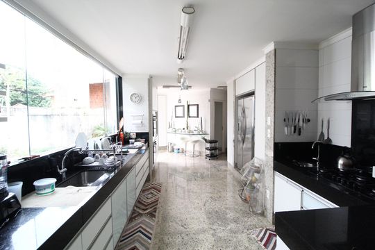 Cozinha de casa para alugar com 5 quartos, 600m² em Cidade Jardim, Uberlândia