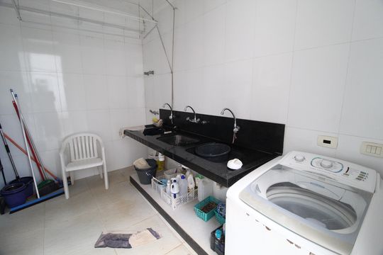 Área de Serviço de casa para alugar com 5 quartos, 600m² em Cidade Jardim, Uberlândia