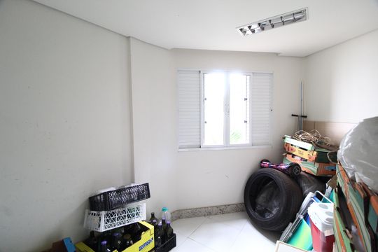 Quarto 6 de casa para alugar com 5 quartos, 600m² em Cidade Jardim, Uberlândia