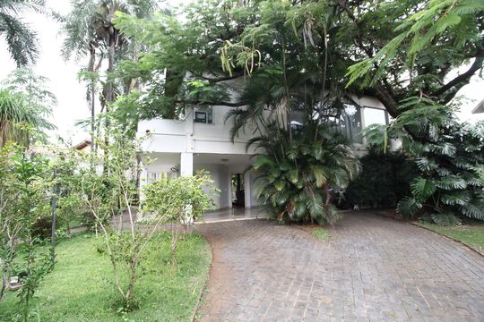 Garagem de casa para alugar com 5 quartos, 600m² em Cidade Jardim, Uberlândia