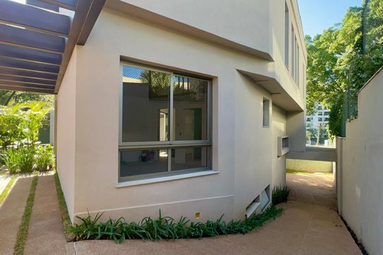 Garagem de casa à venda com 3 quartos, 799m² em Alto de Pinheiros, São Paulo