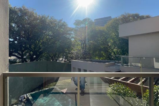 Varanda da Suíte 1 de casa à venda com 3 quartos, 799m² em Alto de Pinheiros, São Paulo